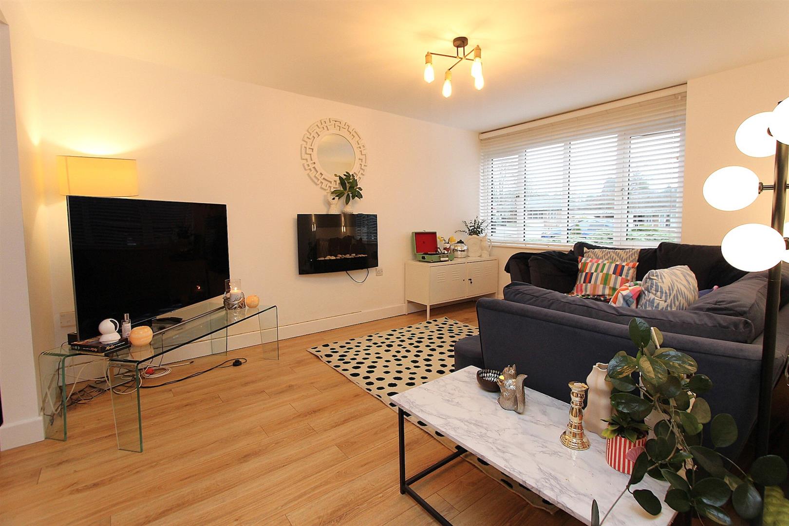 3 bed property in Brockmoor Close, Stourbridge